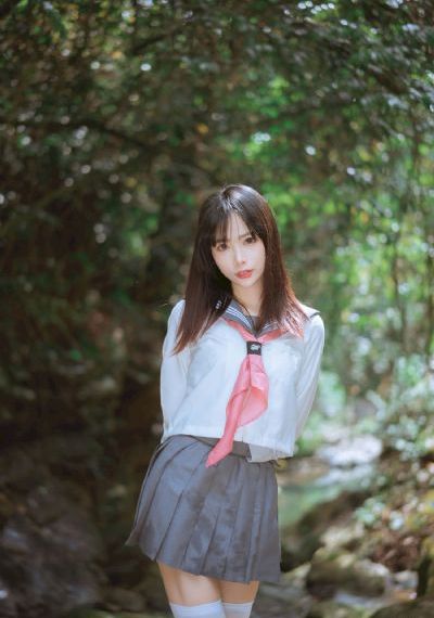 在没人的教室里做学长你干嘛_720电影在线观看